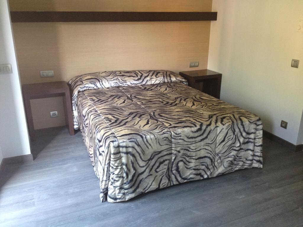 Hotel 9 Sant Antoni Рибес-де-Фресер Экстерьер фото